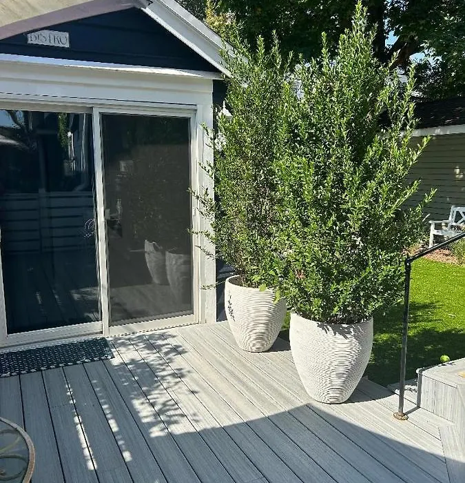 Adorable 1 Bedroom Cottage-1