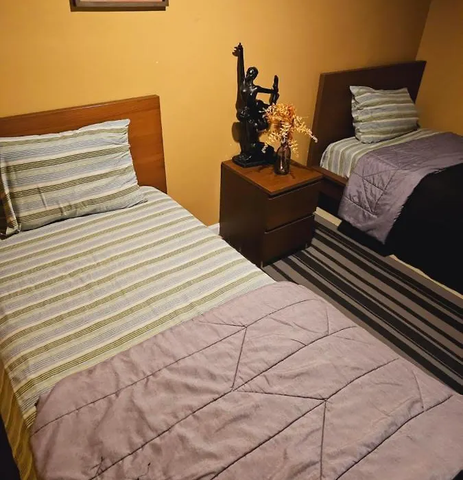 Entire Bubbly Queens Apartment 5 Mins From Laguardia 1 Min From Train-1