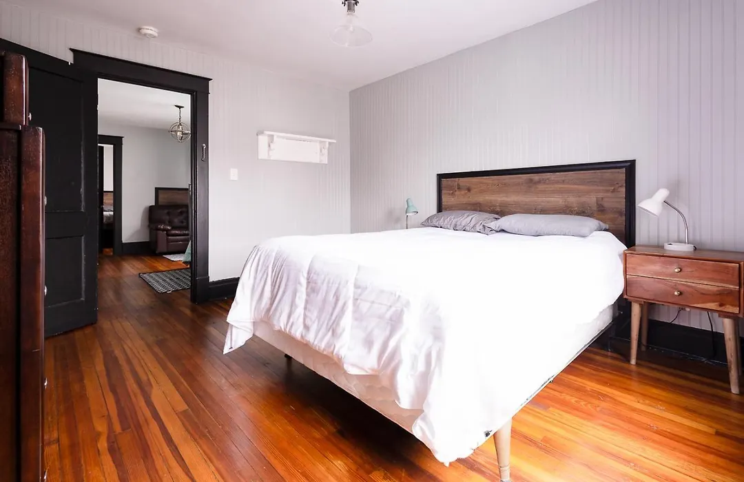 The Pub- 8Br Free Parking, Minutes From Falls & Casino-1
