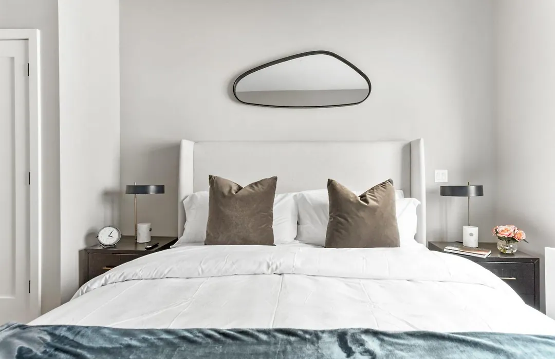 Top Notch 2 Bedroom Suite Minutes From Central Park-1