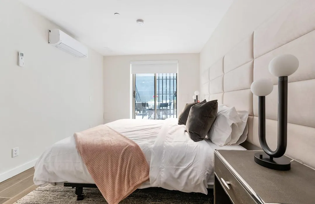 Unbeatable 3Br With Private Patio In Upper East Side-1