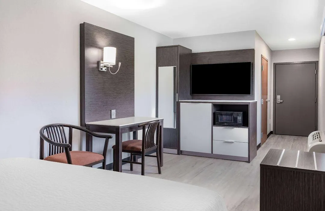 Days Inn & Suites By Wyndham Niagara Falls/Buffalo-1