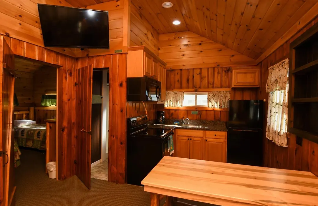 Lake George Diamond Cove Cottages, Cabins, & Hotel-1