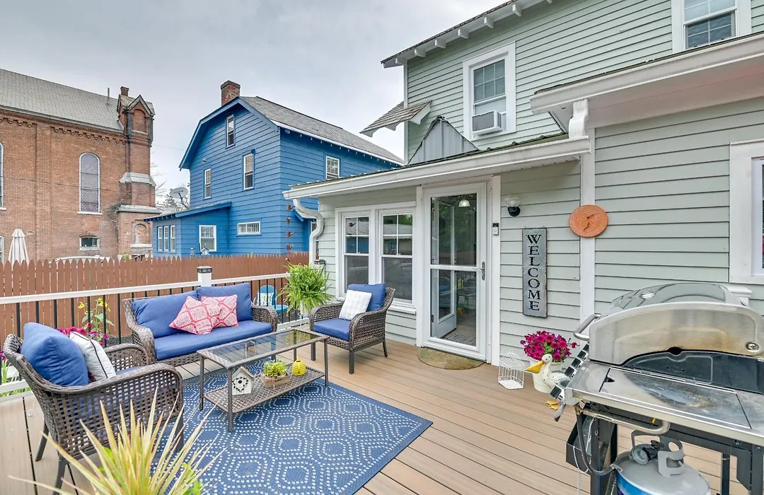 Family-Friendly Glens Falls Home W/ Sun Porch-1