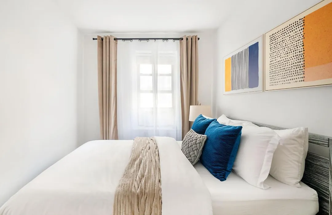 350-1A Gramercy New 1Br Sleeps4 Newly Furnished-1
