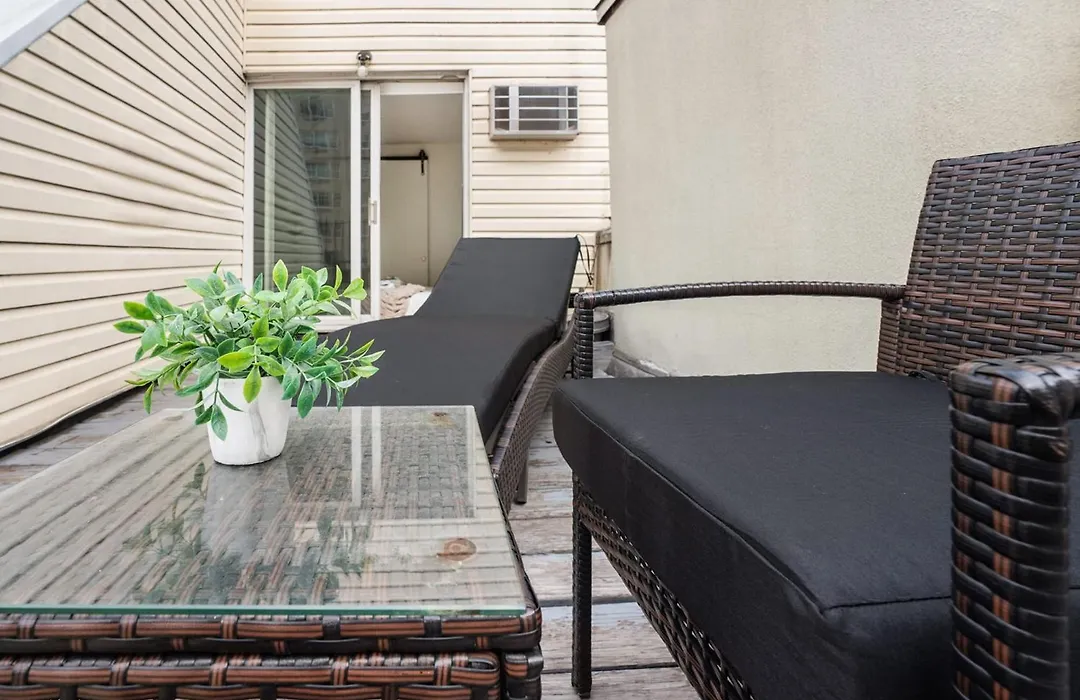 1597-Phn Ph Duplex -Private Outdoor Deck W D-1