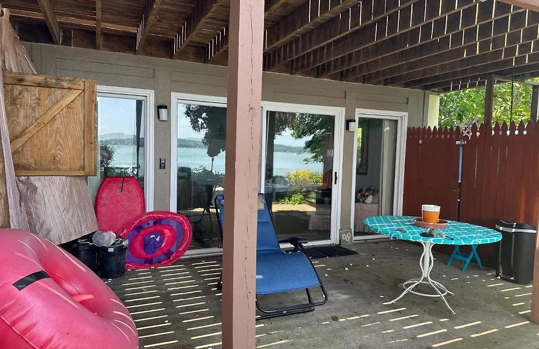 Lovely Lakeside Lodge-1