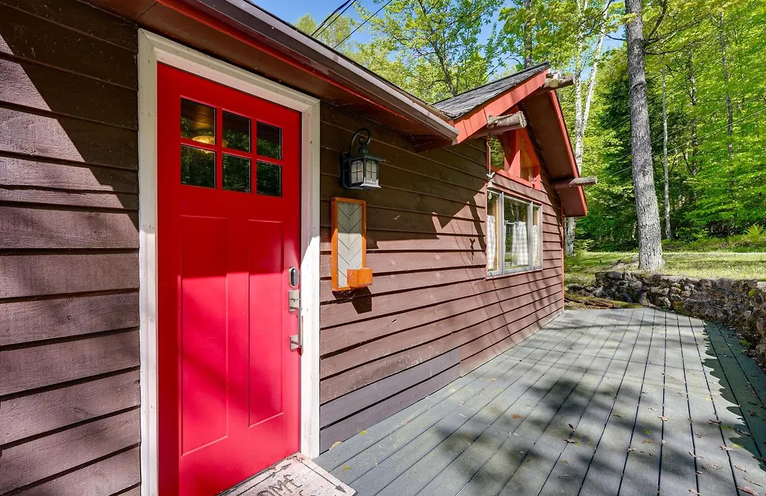 Saranac Lake Cabin W/ Deck: Pets Welcome!-1