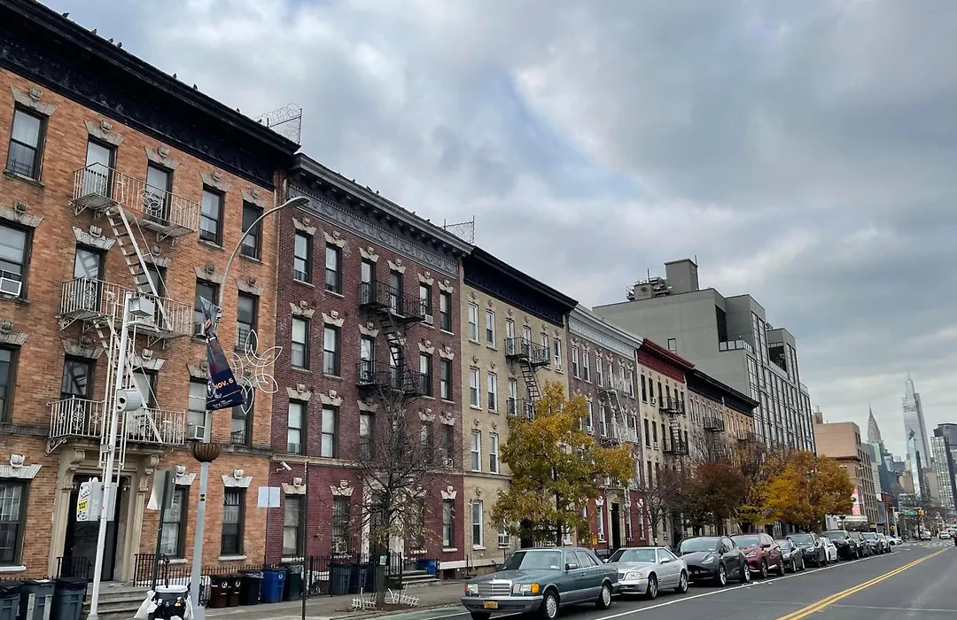 Amazing Ground Floor 2 Bedrooms In Nyc Subway Crossing The Street And One Station To Manhattan-1