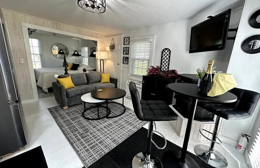 18 Vine Inn & Carriage House-1