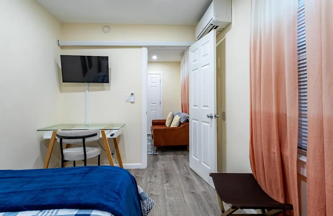 Luxe Retreat 2 Bedroom Hideaway Minutes From Nyc-1