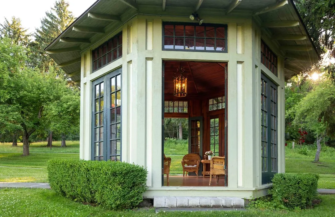 Idlwilde Inn-1