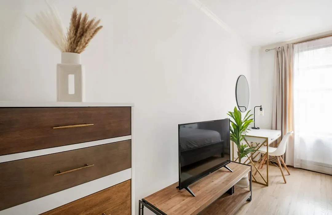 1597-10 New Studio Upper East Side W&D In Unit-1