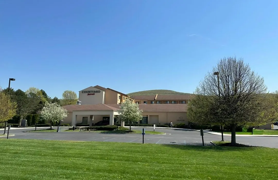 Courtyard By Marriott Fishkill-1