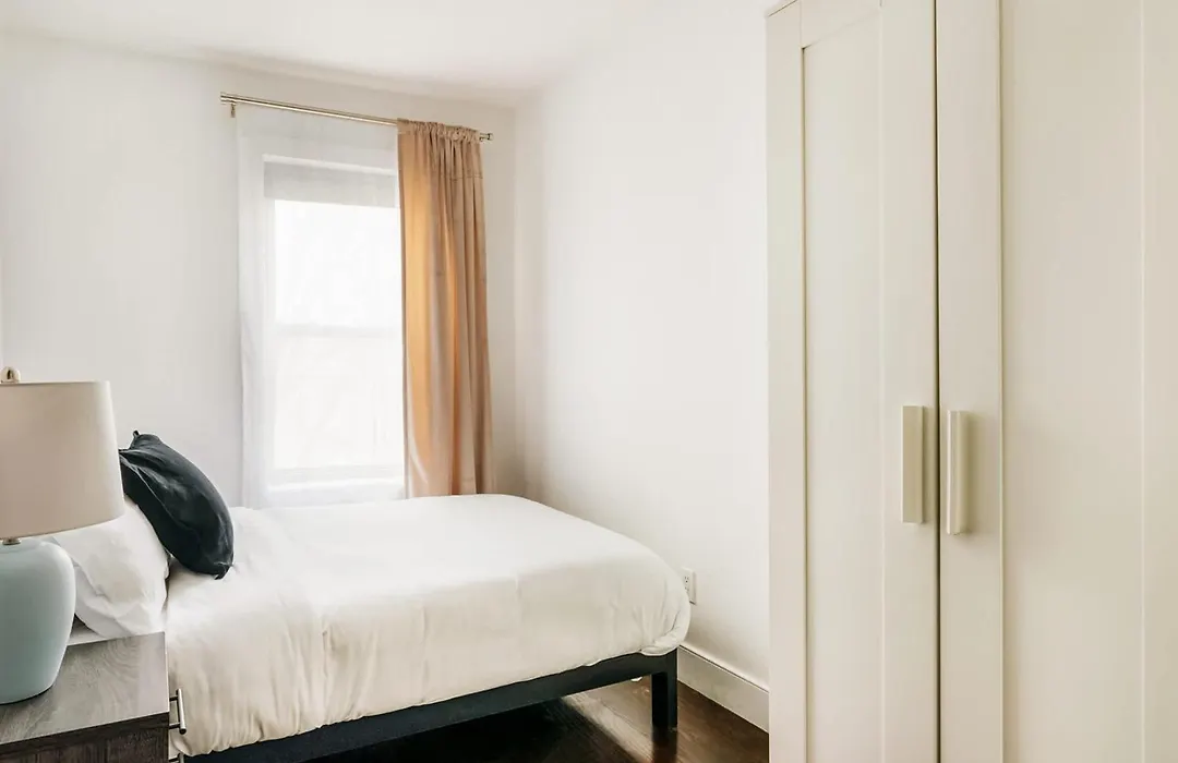 39-3 Newly Renovated 3 Bedroom Prime Midtown Sleeps 6-1