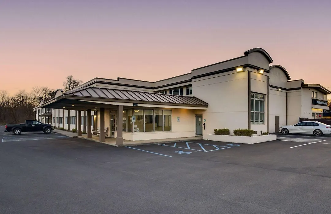 Days Inn By Wyndham Albany Suny-1