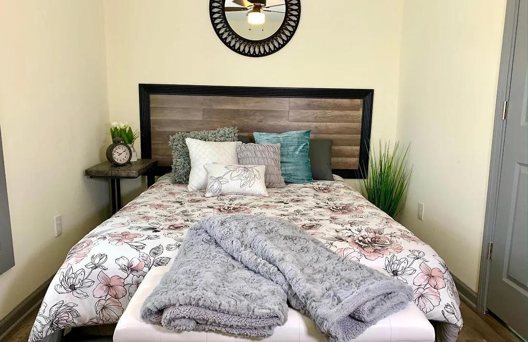 Huge 6BR Home , Modern&Convenient-1