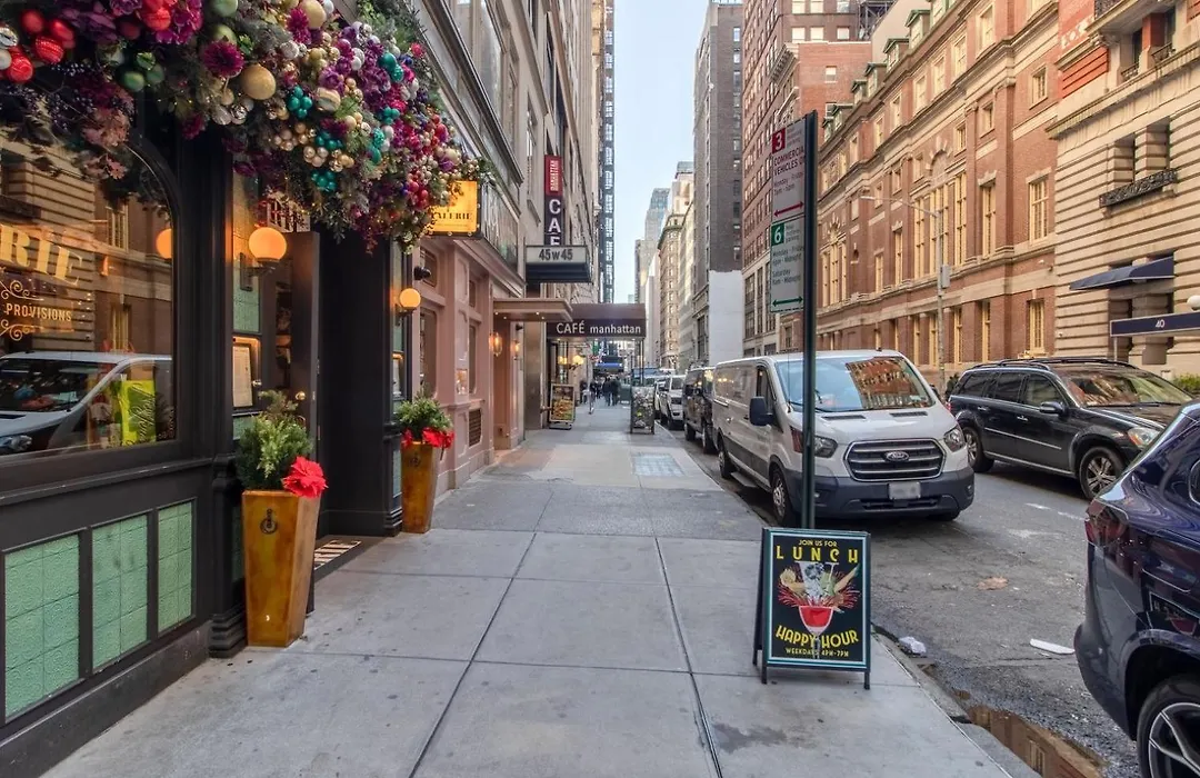 Midtown 1Br W Doorman Gym Wd Nr Rock Center Nyc-1129-1