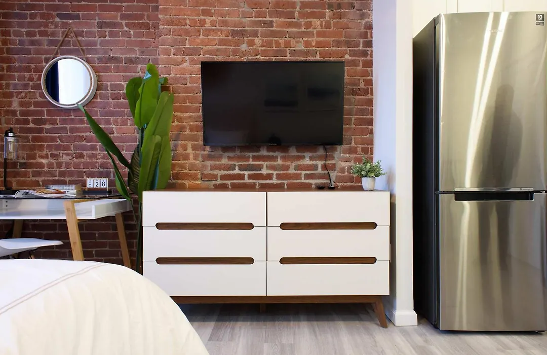 240-6 New Studio Prime Location W&D In Unit-1