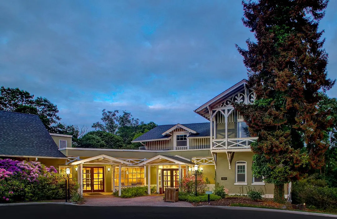 Tarrytown House Estate-1