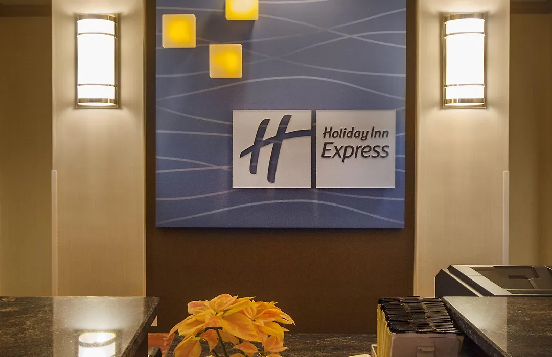 Holiday Inn Express & Suites Buffalo Airport By Ihg-1