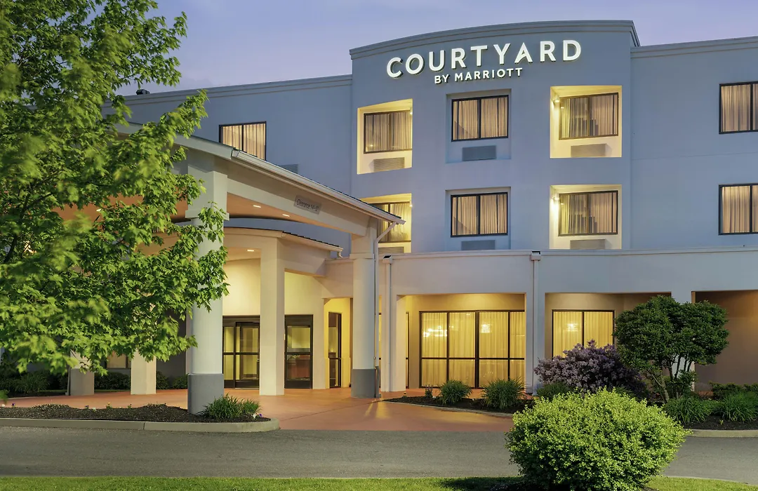 Courtyard By Marriott Kingston-1