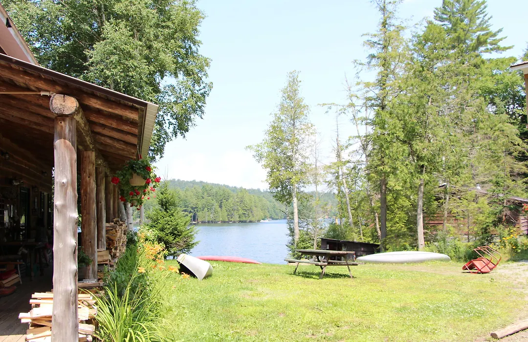 Kiwassa Lake Bed & Breakfast-1