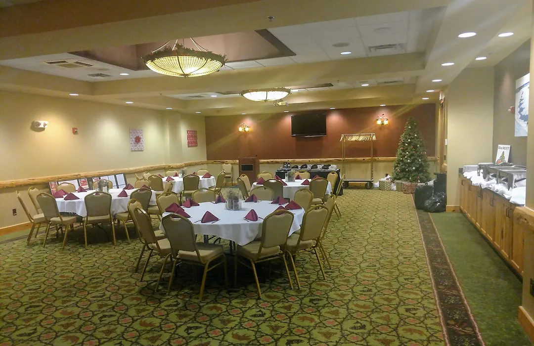 Hope Lake Lodge & Indoor Waterpark-1
