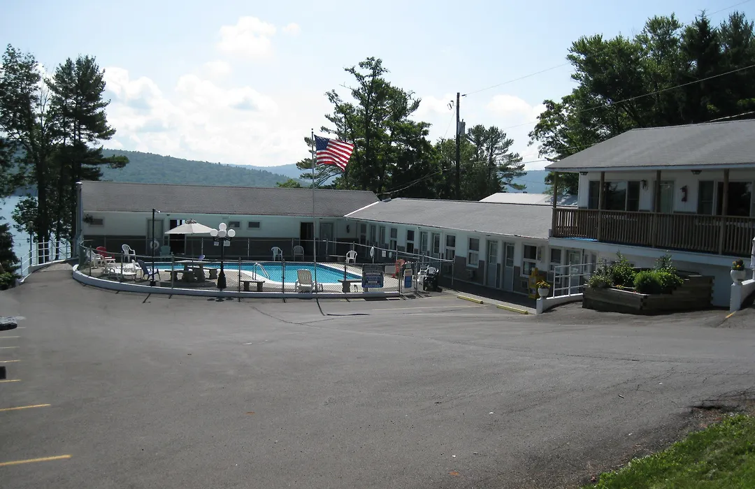 Lake 'N Pines Motel-1