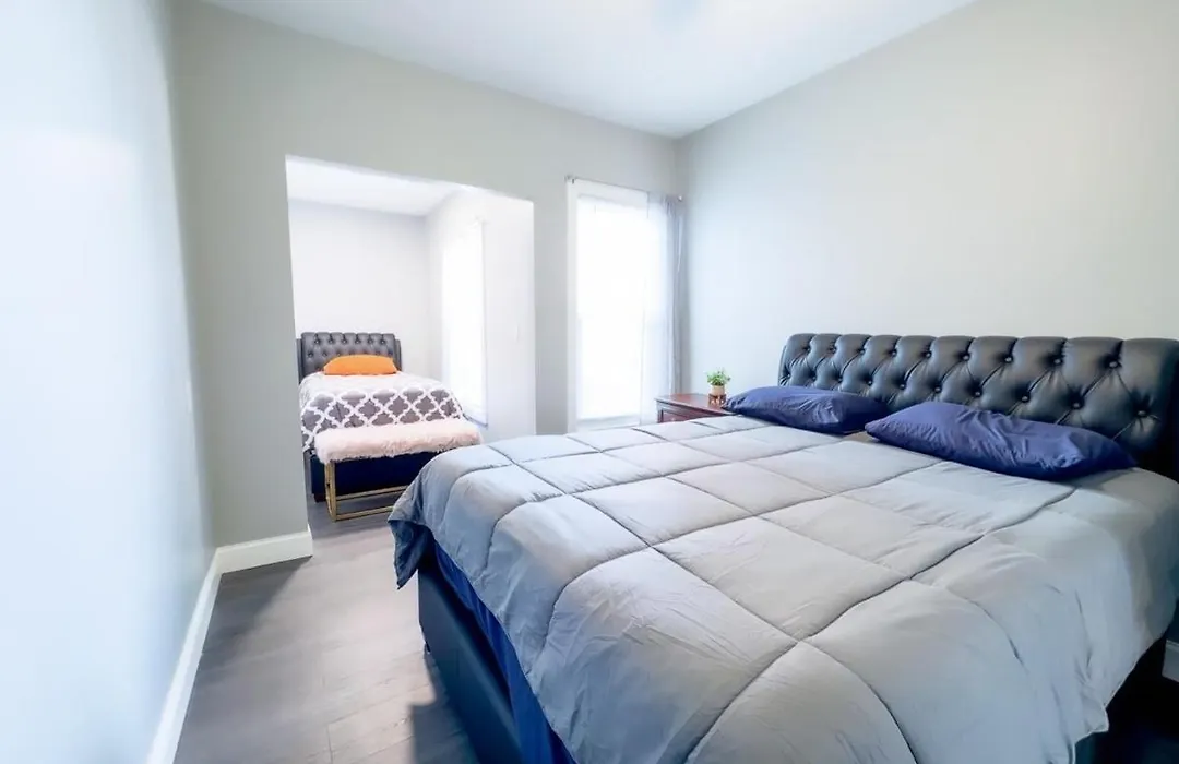Group Friendly 6Br Near Aquarium & Niagara Falls-1