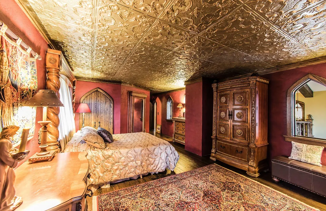 Highlands Castle Overlooking Lake George Plus 2 Other Castles & Suites-1