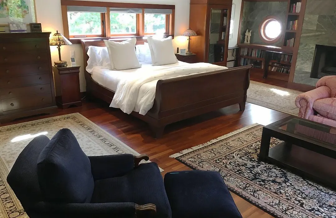East Hampton Art House Bed And Breakfast-1
