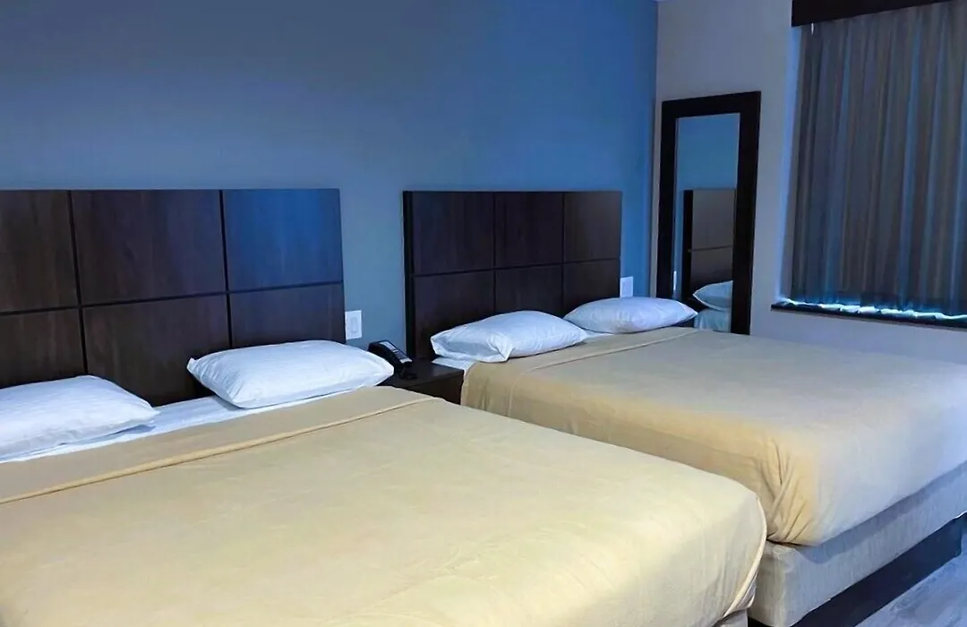 Royal Hotel Bronx-1