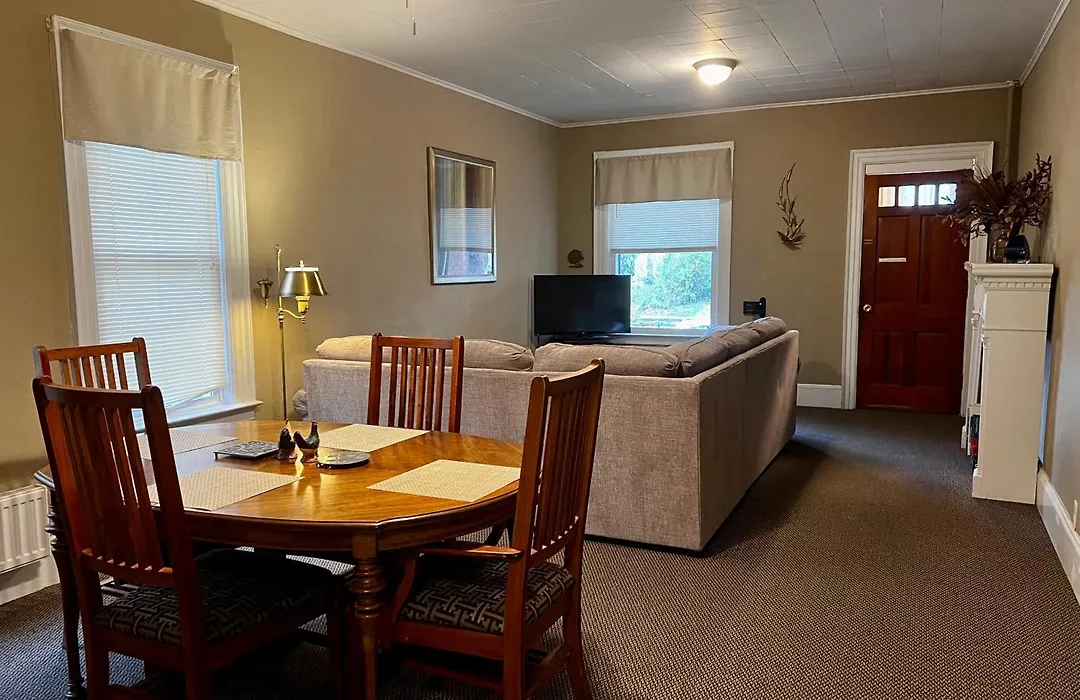 Great Gorge Guesthouse - Walk To The Falls, The Casino And All Downtown Restaurants - Across From The Aquarium-1
