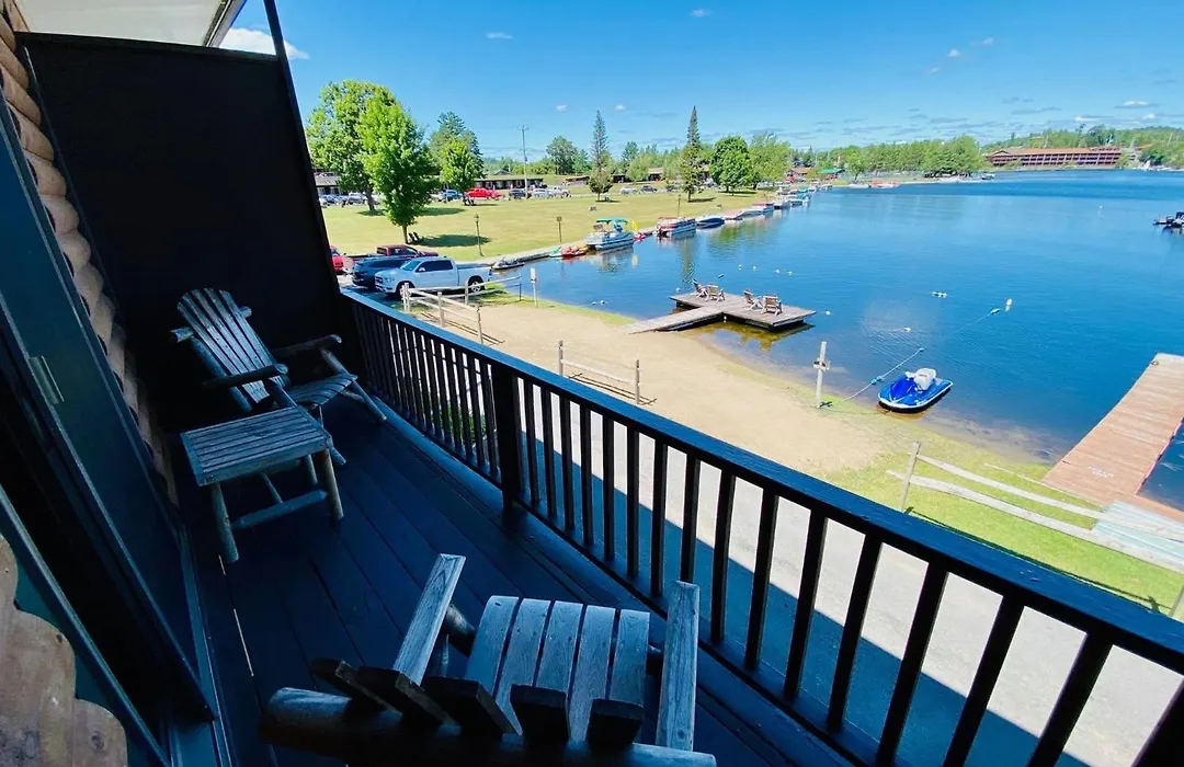 Pine Knoll Hotel Lakeside Lodge & Cabin-1