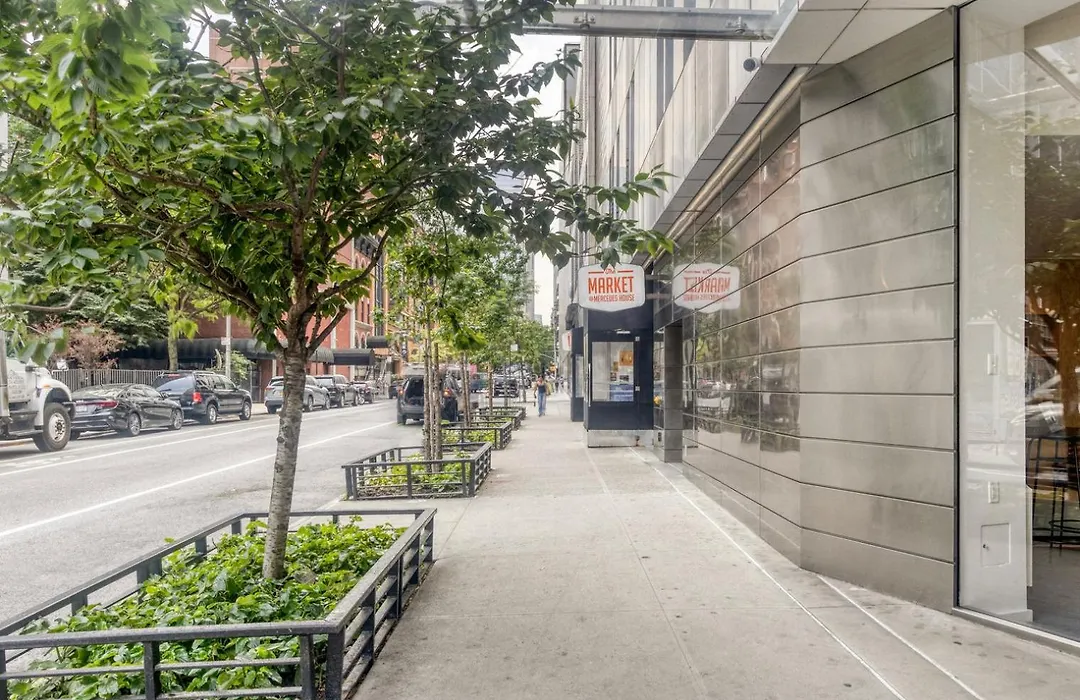 Hells Kitchen 1Br W Doorman Nr Central Park Nyc-525-1