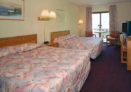 Carriage House Motor Inn-1