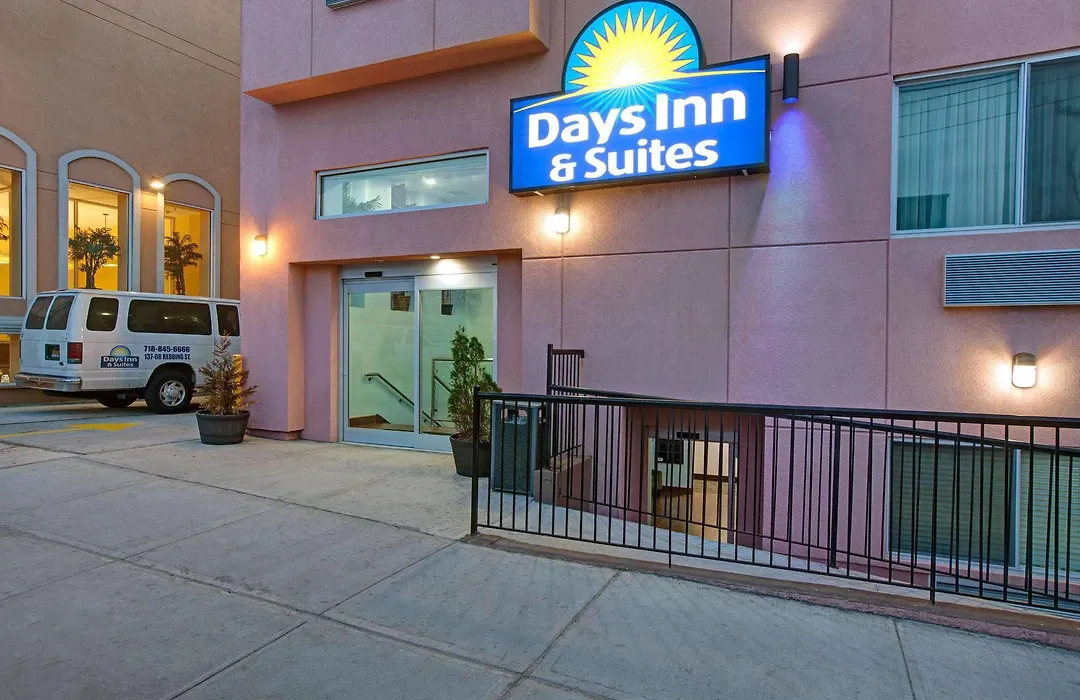 Days Inn & Suites By Wyndham Ozone Park/Jfk Airport-1