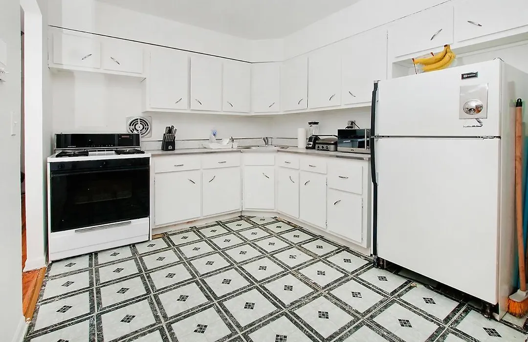 Master Bedroom Available In Astoria-1