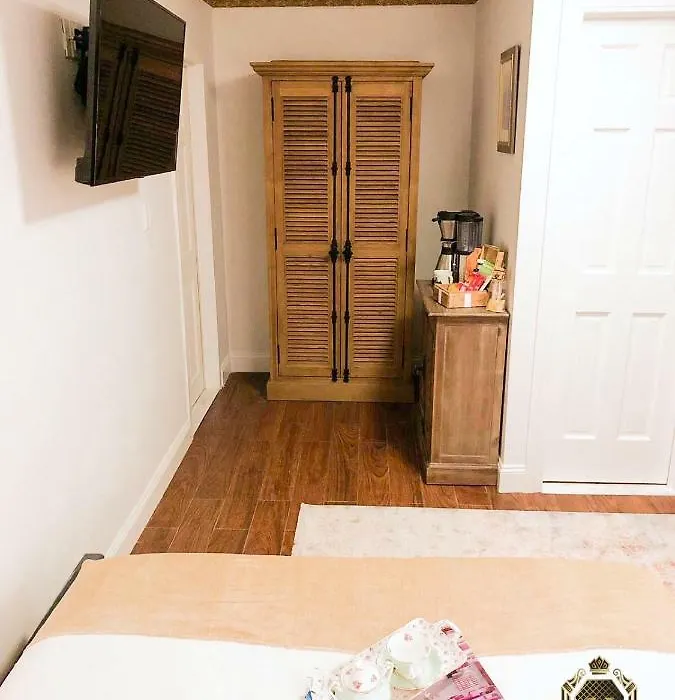 Relaxing Private Studio Near Laguardia Airport-1
