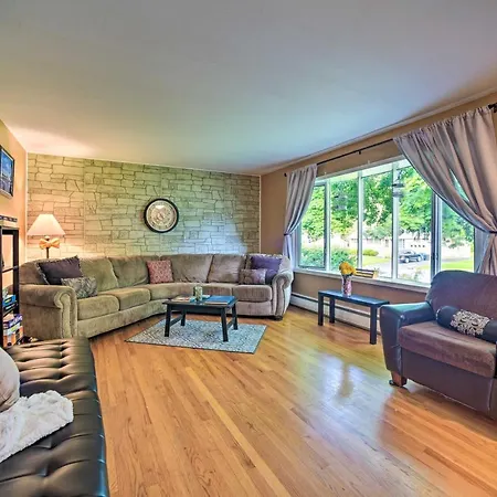 Albany Home W/ Fenced Yard & Patio - Pets Welcome!-3