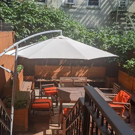 Gorgeous 3 Bedroom 2 Stops From Times Square And Central Park For Families Or Groups With No Smoking And No Parties But Couples And Kids Friendly-2