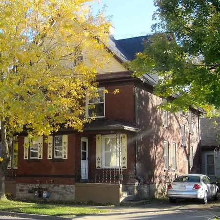 Great Gorge Guesthouse - Walk To The Falls, The Casino And All Downtown Restaurants - Across From The Aquarium-3