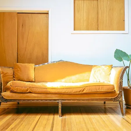 Vintage Beach House, Perfectly Located-3