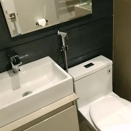 Compact Room+ Bathroom In Brooklyn, Ny-3