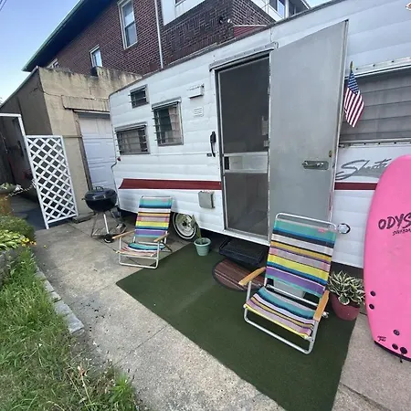 60S Surf Camper With Nyc Skyline View In Rockaway Beach-2