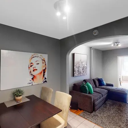 Entire 2 Bedroom Apt Close To Central Park, 6 Q-2