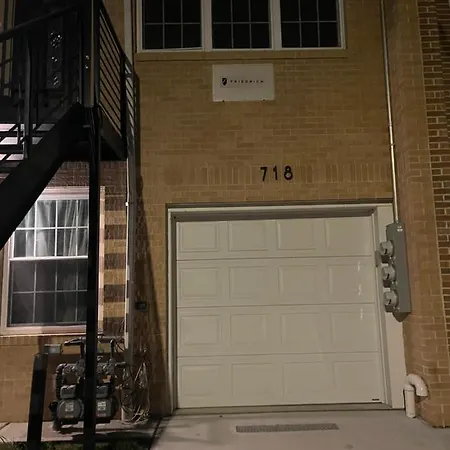 Luxury Apartment 2 Bedrooms And 1 Bathroom-2