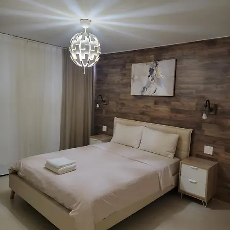 Comfortable And Neat 2 Bdr Apartment In Brooklyn-2