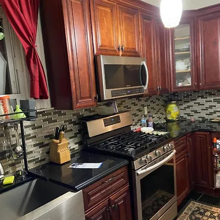 A Lavish Room In Queens-2
